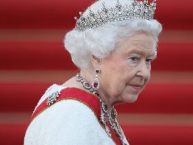 reina Isabel II